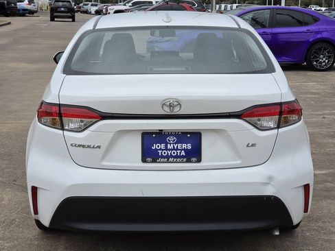 Used 2025 Toyota Corolla LE FWD image 8