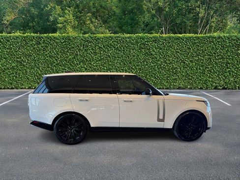Used 2023 Land Rover Range Rover Autobiography image 2