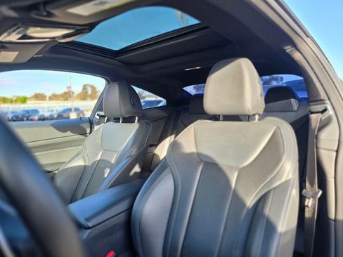 Used 2022 BMW 430i Coupe w/ M Sport Package RWD image 13