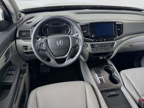 Used 2023 Honda Ridgeline RTL image 2