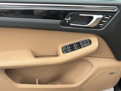 Used 2019 Porsche Macan AWD/4WD image 16
