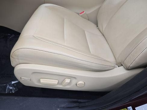 Used 2019 Toyota Highlander XLE FWD image 30