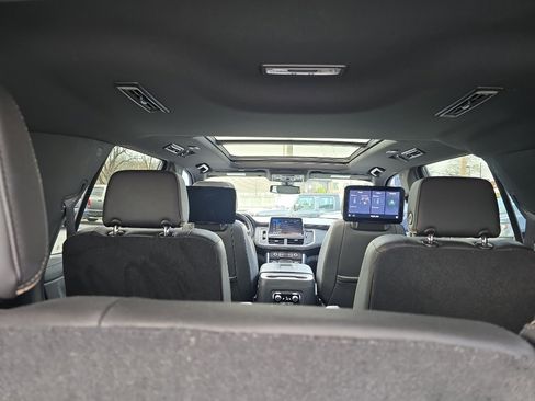 Used 2021 GMC Yukon SLT w/ SLT Premium Package image 15