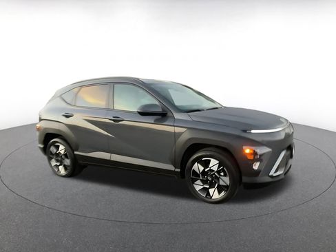 Used 2025 Hyundai Kona SEL image 2