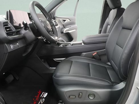 New 2026 Chevrolet Traverse LT w/ Midnight/Sport Edition AWD/4WD image 21