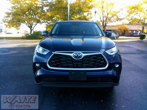 Certified 2021 Toyota Highlander XLE image 7
