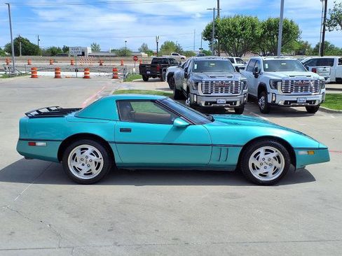 Used 1990 Chevrolet Corvette Convertible image 2