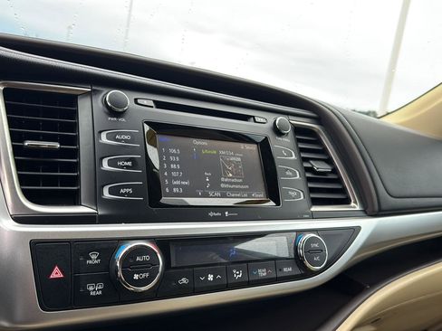 Used 2014 Toyota Highlander Plus image 21