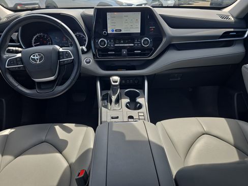 Used 2023 Toyota Highlander XLE image 13