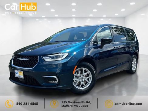 Used 2025 Chrysler Pacifica Select FWD image 3
