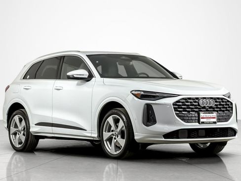 Used 2025 Audi Q5 Premium Plus w/ Premium Plus image 7