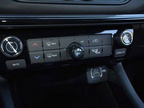 New 2026 Jeep Compass Latitude AWD/4WD image 16