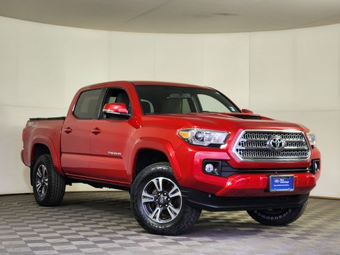 Used 2017 Toyota Tacoma TRD Off-Road image 1