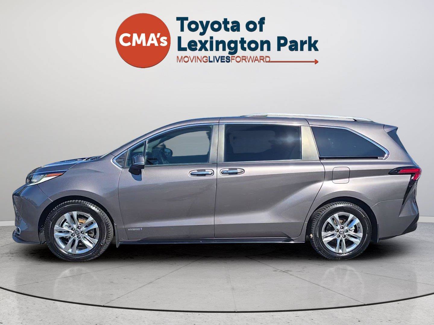Used 2021 Toyota Sienna Limited FWD image 2