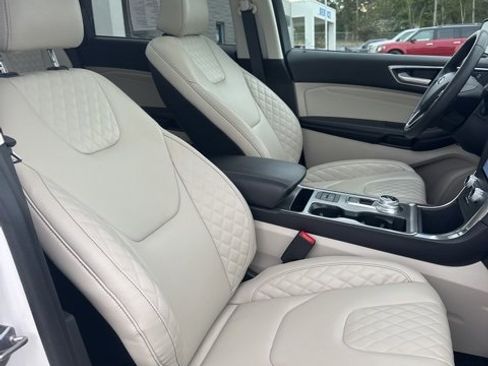 Used 2024 Ford Edge Titanium image 11