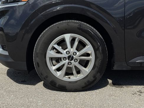 Certified 2024 Kia Carnival LX FWD image 5