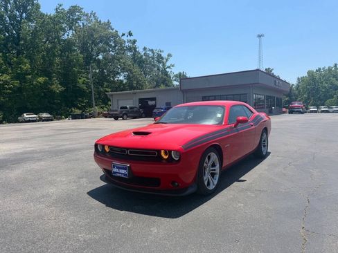 Used 2022 Dodge Challenger R/T RWD image 5