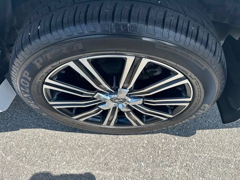 Used 2020 Lexus LX 570 4WD w/ Luxury Package image 9