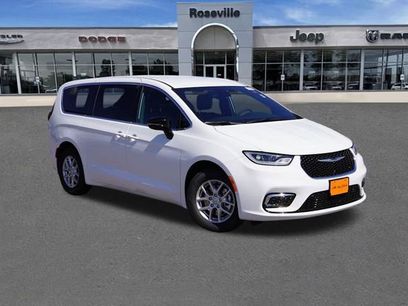 New 2025 Chrysler Pacifica Select