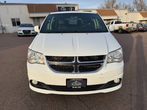 Used 2017 Dodge Grand Caravan SXT image 2