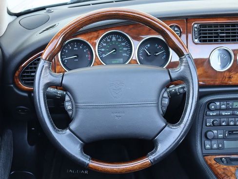 Used 2004 Jaguar XK8 Convertible image 18