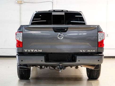 Used 2021 Nissan Titan SV w/ SV Convenience Package AWD/4WD image 9