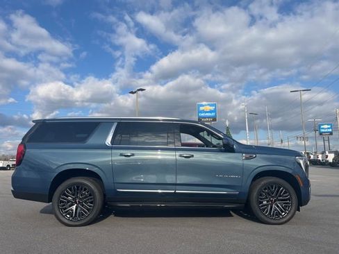 New 2026 GMC Yukon XL Elevation image 3