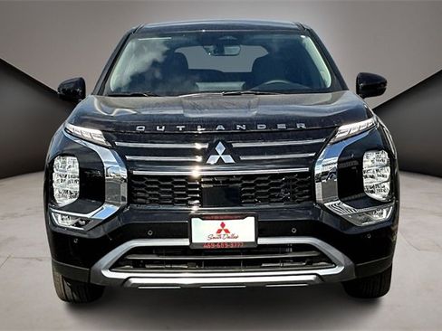 New 2025 Mitsubishi Outlander SE image 3