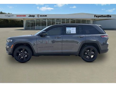 Used 2025 Jeep Grand Cherokee Limited w/ Luxury Tech Group II image 6