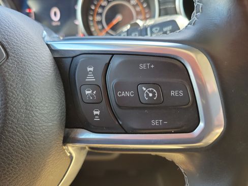 Used 2022 Jeep Wrangler Unlimited Sahara w/ LED Lighting Group AWD/4WD image 17