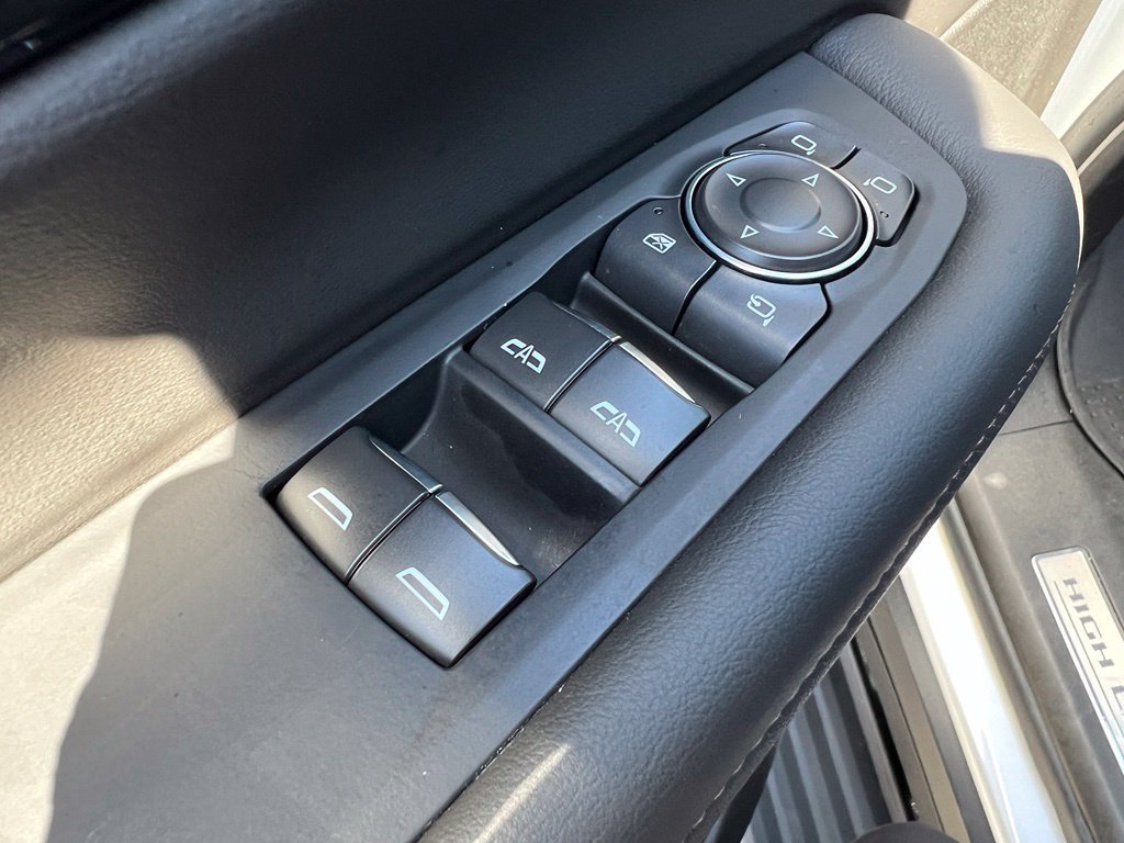 Used 2025 Chevrolet Tahoe High Country AWD/4WD image 39