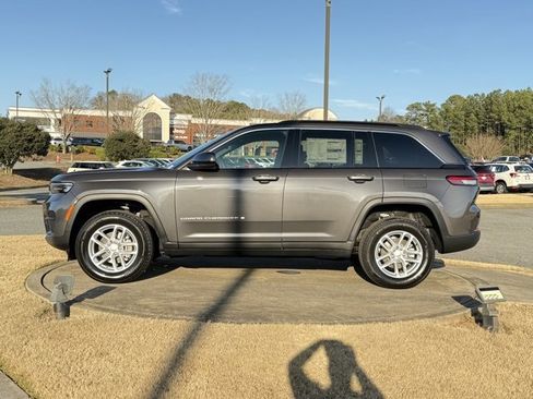 New 2025 Jeep Grand Cherokee Laredo X w/ Luxury Tech Group I image 4