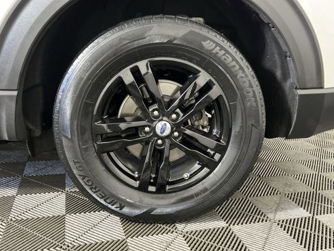 Used 2020 Ford Explorer XLT w/ Equipment Group 202A image 12