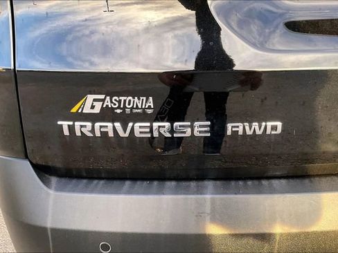Used 2023 Chevrolet Traverse LT image 23