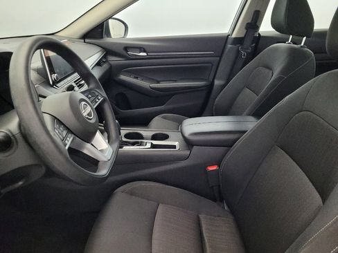 Used 2025 Nissan Altima 2.5 SV FWD image 17