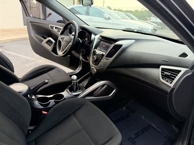 Used 2016 Hyundai Veloster FWD image 10
