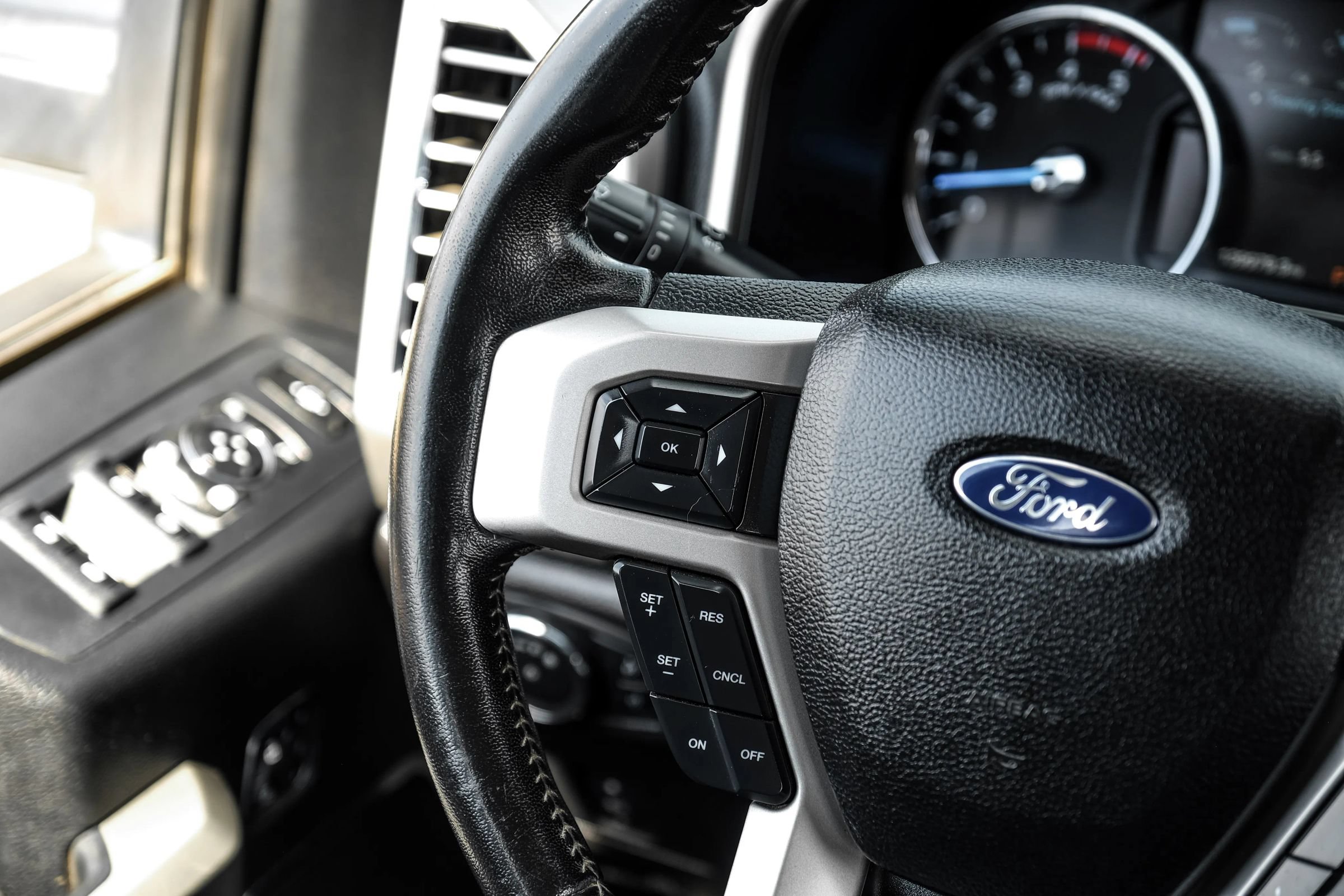 Used 2017 Ford F350 Lariat w/ Lariat Value Package AWD/4WD image 24
