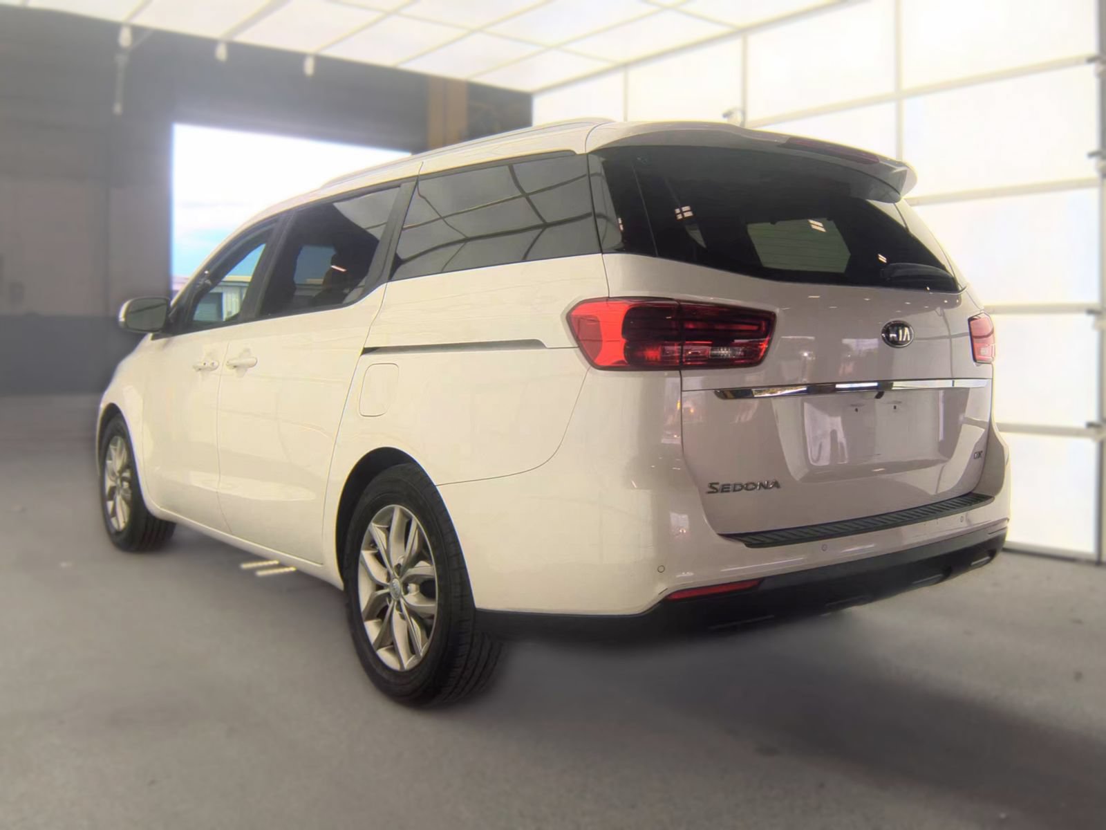 Used 2020 Kia Sedona EX FWD image 4