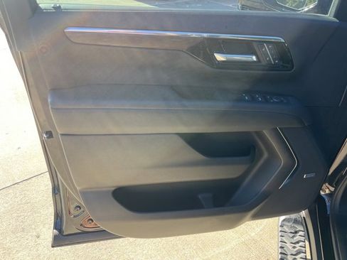 Used 2025 Chevrolet Suburban Z71 w/ Comfort Package image 12