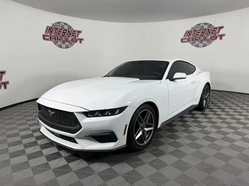 Used 2024 Ford Mustang Coupe RWD image 3