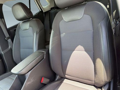 Used 2025 Chevrolet Trax LT FWD image 24
