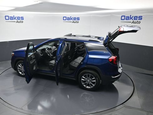 Used 2022 GMC Terrain SLT w/ LPO, Floor Liner Package AWD/4WD image 58