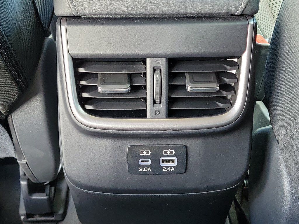 Used 2025 Subaru Outback Premium AWD/4WD image 13