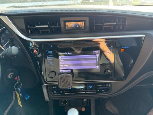 Used 2018 Toyota Corolla SE FWD image 24