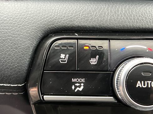 Used 2025 Honda Pilot Elite image 31