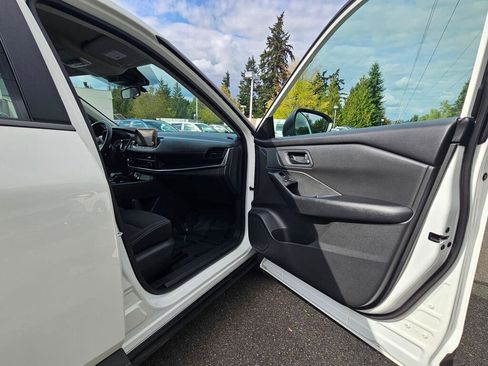 Used 2024 Nissan Rogue S AWD/4WD image 13