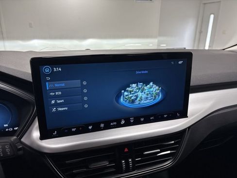 Used 2025 Ford Escape Platinum image 39