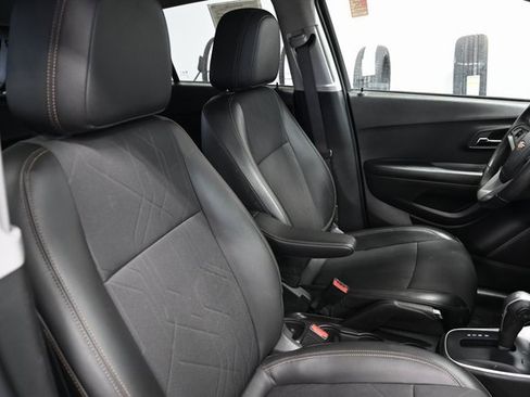 Used 2022 Chevrolet Trax LT w/ Sport Edition image 8