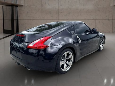 Used 2009 Nissan 370Z Touring RWD image 3
