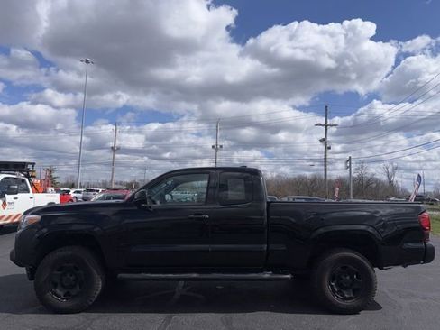Used 2020 Toyota Tacoma SR image 4
